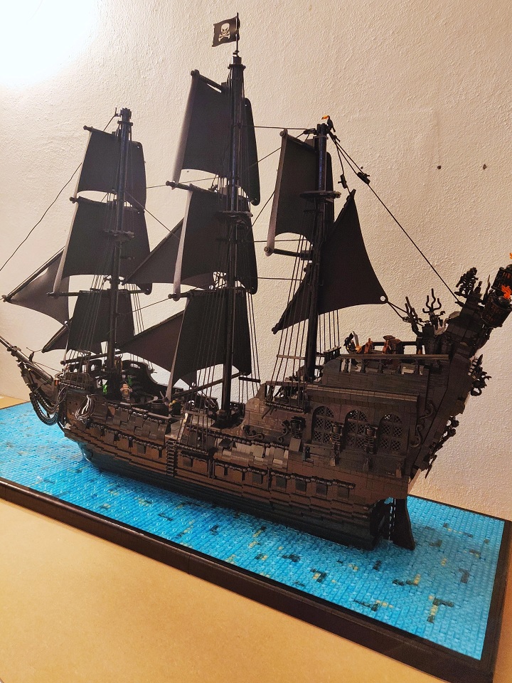 Źródło: Wise_Comfortable8427 - Ta gigantyczna kryjówka piratów z LEGO kosztowała ponad 100 tys. złotych. Rozmiar projektu powala - wiadomość - 2024-01-15