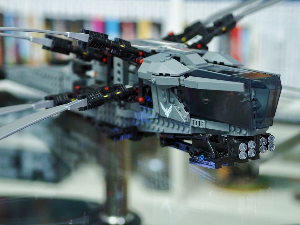 Ornithopter to jeden z większych i fajniejszych zestawów LEGO. Źródło: Własne. - Nie mogę uwierzyć, że w tak niskiej cenie dostajemy jeden z najlepszych zestawów LEGO w 2024 roku. Royal Ornithopter to epicki model, który codziennie cieszy moje oczy - wiadomość - 2024-11-08