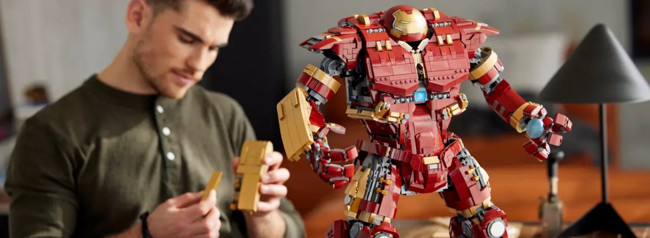 Źródło: LEGO; materiały promocyjne - LEGO nieprędko będzie miało drugi tak potężny zestaw. Klockowy Hulkbuster w końcu nie odstrasza ceną - wiadomość - 2024-04-10
