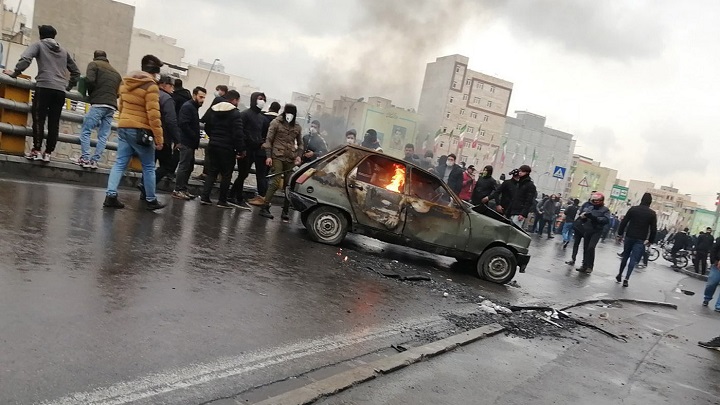 Zamieszki w Iranie. / Źródło: PAP - Zamieszki w Iranie – rząd wyłącza internet - wiadomość - 2019-11-20