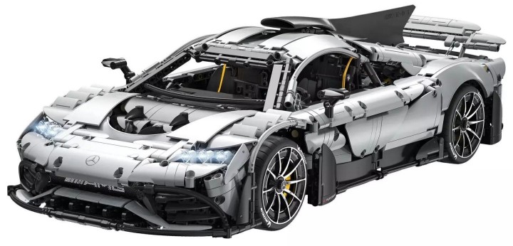 Źródło: CaDA; materiały promocyjne - To, co stworzył konkurent LEGO, nie mieści się w głowie. Ponad 3000 elementów, działające światła i funkcja zdalnego sterowania sprawiają, że Mercedes AMG One firmy CaDA przyćmiewa wszystkie zestawy Technic - wiadomość - 2024-08-26