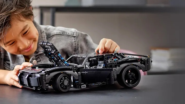 Batmobil LEGO Technic w wyprzedaży na Amazon.pl - ilustracja #1