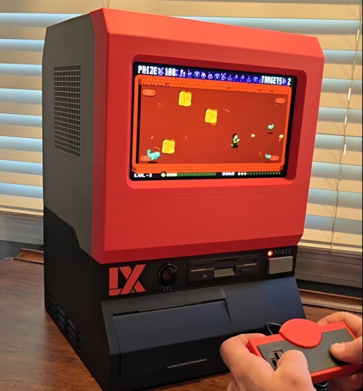 Fikcyjna konsola LX, która stała się rzeczywistością dzięki pomysłowości gracza. Źródło: Sealcouch, Reddit. - Gracz buduje własną konsolę tylko po to, by móc zagrać na niej w pakiet gier retro - wiadomość - 2024-10-23