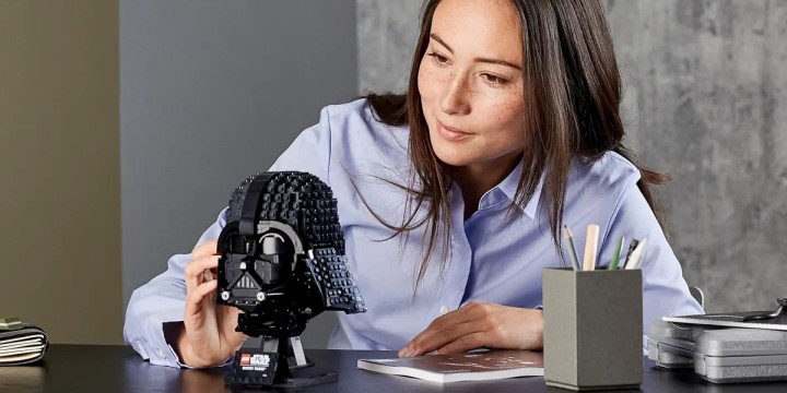 Źródło: LEGO; materiały promocyjne - Cena LEGO Star Wars Hełm Dartha Vadera kusi bardziej niż ciemna strona Mocy Anakina Skywalkera - wiadomość - 2024-06-26