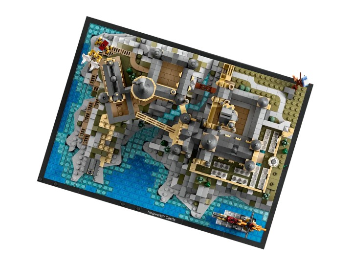 Źródło: LEGO; materiały promocyjne - Mój wewnętrzny chłopiec właśnie usiadł ze zdziwienia na widok tej promocji. Cena liczącego blisko 3000 elementów zestawu LEGO Harry Potter - zamek Hogwart i błonia została obniżona do rekordowego poziomu - wiadomość - 2024-08-27