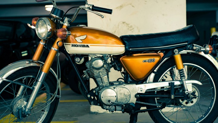 Początki Hondy to przede wszystkim motocykle, co może tłumaczyć zamiłowanie do silników spalinowych. Źródło: Mitchell Griest, Unsplash - Jeden z największych producentów samochodów właśnie przyznał: samochody elektryczne nie są jego celem - wiadomość - 2025-08-27