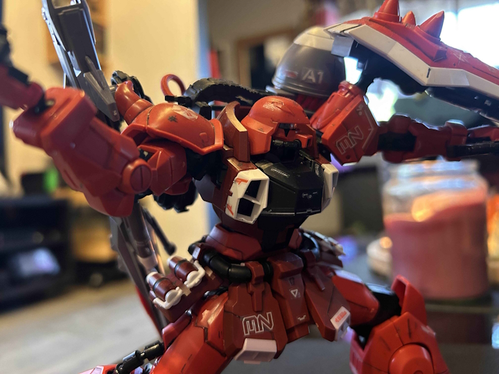 Czyż nie jest piękny? (źródło: własne). - Nie żałuję ani złotówki wydanej na ten model. Zestaw Gunner Zaku Warrior z uniwersum Mobile Suit Gundam prezentuje się wspaniale na mojej półce - wiadomość - 2024-10-25