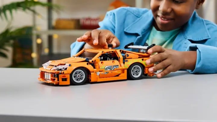 Źródło: LEGO; materiały promocje - Supra Briana O’Connera wróciła w formie LEGO. I na Amazonie kosztuje tak mało, że nawet Toretto by nie negocjował - wiadomość - 2025-11-28