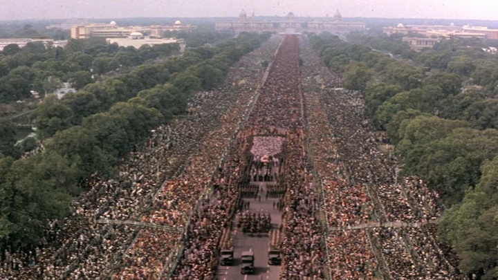 Gandhi, Richard Attenborough, Columbia Pictures, 1982 - 8 Oscarów, 300 000 statystów i ponad 3 godziny trwania: to arcydzieło kina pobiło rekord, który pozostaje nieruszony 43 lata później - wiadomość - 2025-11-28