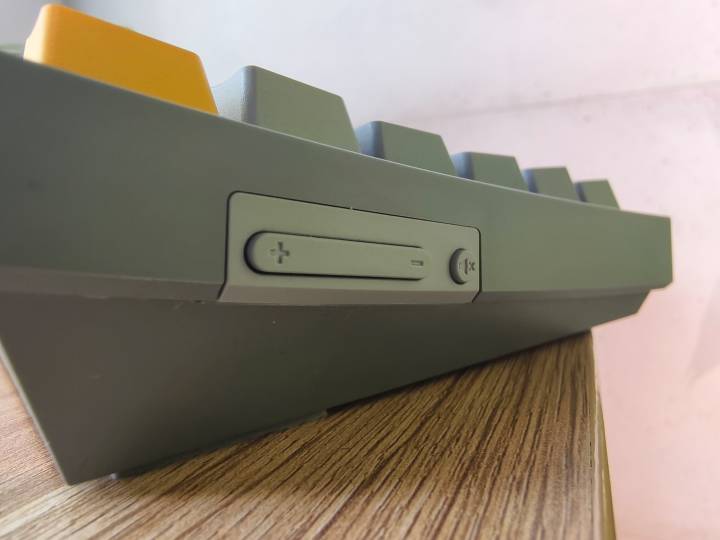 Klawisze multimedialne – a zwłaszcza te programowalne – to obowiązkowy dodatek do każdego „mechanika” (źródło: fotografia własna). - Wybierasz klawiaturę? Te 5 cech ma największe znaczenie dla wygody użytkowania - wiadomość - 2025-06-12