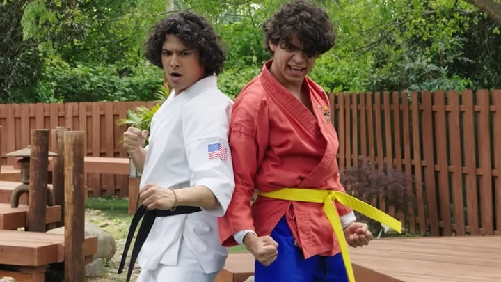 Xolo Mariduena i Inaki Godoy | YouTube: Still Watching Netflix, Inaki Godoy from One Piece Visits Cobra Kai Set - One Piece Netflixa wreszcie znalazło swojego Ace'a i fani są zachwyceni tym wyborem - wiadomość - 2025-11-06