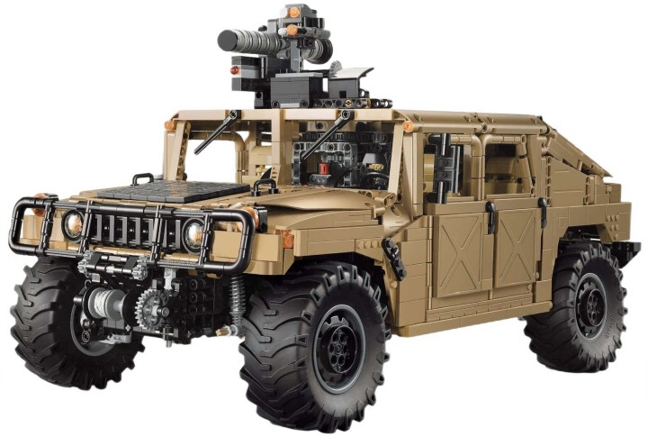 Źródło: CaDA; materiały promocyjne - Na miejscu LEGO i COBI trząsłbym się jak osika. CaDA przygotowała zestaw, który ma ponad 50 cm długości, składa się z prawie 4000 elementów i jest w cenie, jakiej trudno się spodziewać - wiadomość - 2024-10-04