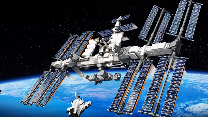 Międzynarodowa Stacja Kosmiczna z klocków LEGO prezentuje się bardzo efektownie. - Międzynarodowa Stacja Kosmiczna z klocków. LEGO ISS wkrótce w sprzedaży - wiadomość - 2020-01-22