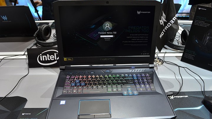 Złożony Predator Helios 700 wygląda jak zwykły laptop... - Acer Predator Helios 700 z wysuwaną klawiaturą - wiadomość - 2019-04-12