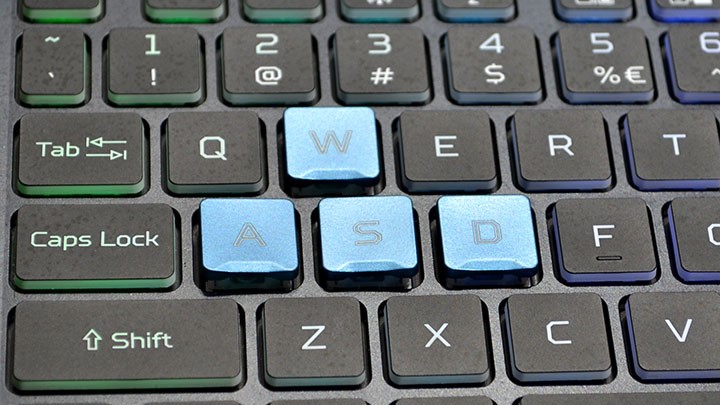 Klawisze WSAD można będzie zaprogramować tak, by działały na wzór analogowych gałek w gamepadach. - Acer Predator Helios 700 z wysuwaną klawiaturą - wiadomość - 2019-04-12