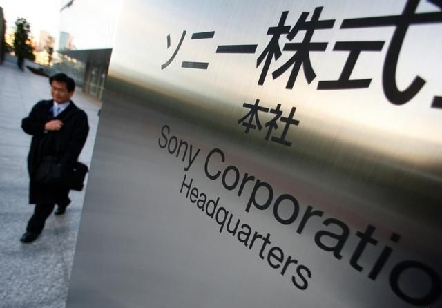 Nad koncernem Sony zbierają się czarne chmury - Agencja ratingowa Fitch uznała koncern Sony za niewarty inwestycji - wiadomość - 2012-11-23