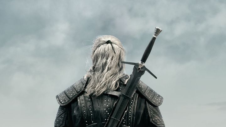 Który miecz jest na potwory? No wiadomo, że obydwa, choć ten tutaj bardziej na te w ludzkiej skórze. - Wiedźmin od Netflix – Geralt prezentuje miecz na potwory - wiadomość - 2019-07-05