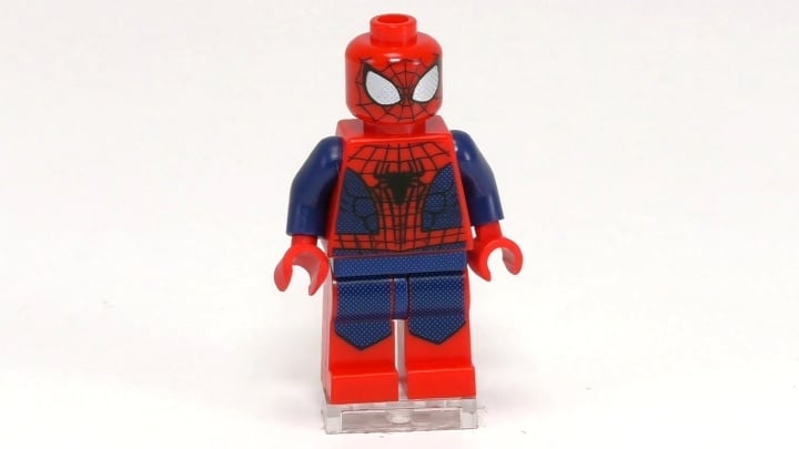 Ta figurka kosztuje tyle, co używane auto z niewielkim przebiegiem. Źródło: BrickVault, YouTube - Tak wyglądają najdroższe zestawy LEGO na świecie. Niektóre z nich są niepozorne, a kosztują majątek - wiadomość - 2025-12-03