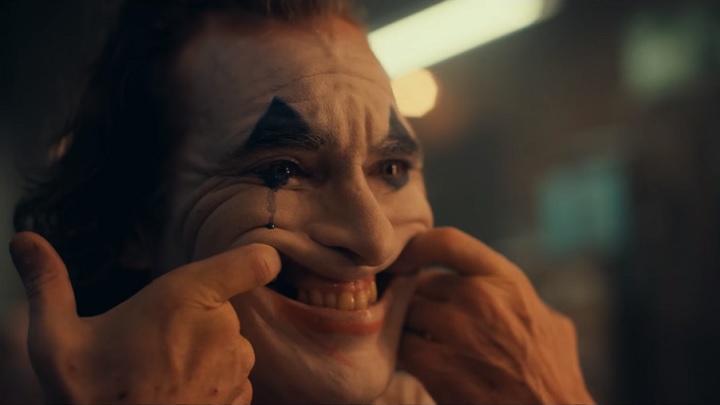 Arthur Fleck nie jest zachwycony tym, jak ułożyło się jego życie. - Joker pogrąża się w szaleństwie na pierwszym trailerze filmu - wiadomość - 2019-04-03