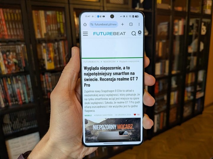 Wyświetlacz jest jasny i responsywny, sprawdzi się zarówno w grach, jak i konsumpcji treści. Źródło: fotografia własna. - Ten smartfon to przykład, że czasem nie warto oszczędzać. Recenzja realme GT 7T - wiadomość - 2025-06-04