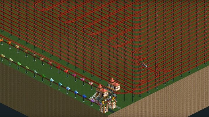 Tak długiego przejazdu nie udało się dotąd osiągnąć. - RollerCoaster Tycoon 2 - przejazd tą rekordową kolejką zająłby 45 lat - wiadomość - 2019-08-02