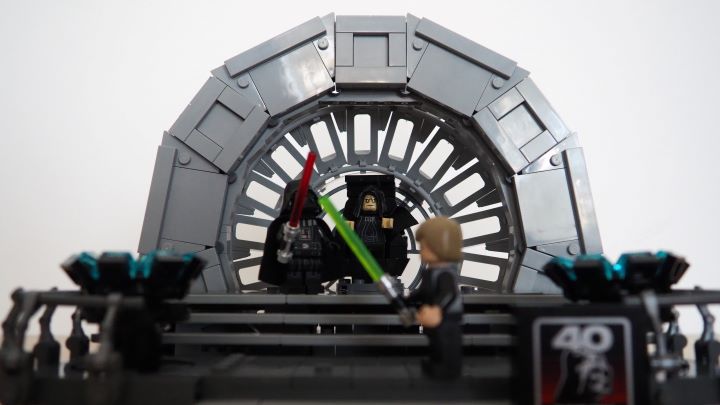 Moment kulminacyjny Powrotu Jedi jako zestaw LEGO - recenzja zestawu Sala tronowa Imperatora - ilustracja #1