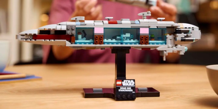 Źródło: LEGO; materiały promocyjne - Wygrał arcyważną bitwę w Powrocie Jedi i przewija się w serialach Star Wars. Lego Home One to zestaw, który jest teraz na topie - wiadomość - 2025-01-03