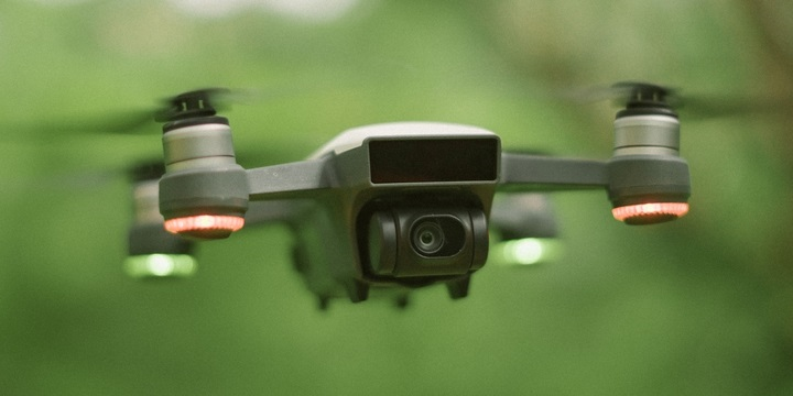 Dron sterowany AI pokonał mistrza świata w wyścigu - ilustracja #1