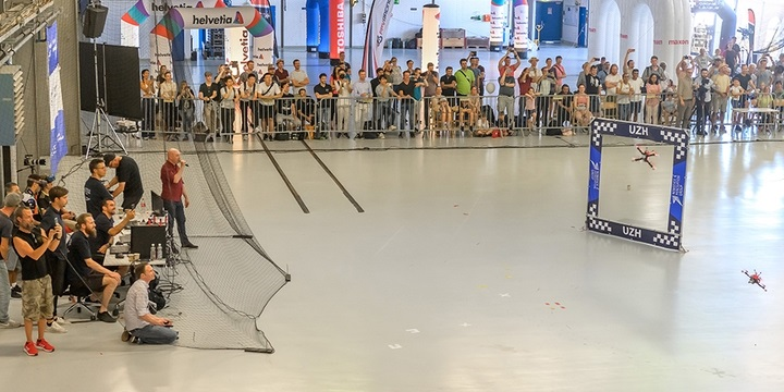 Dron sterowany AI pokonał mistrza świata w wyścigu - ilustracja #2