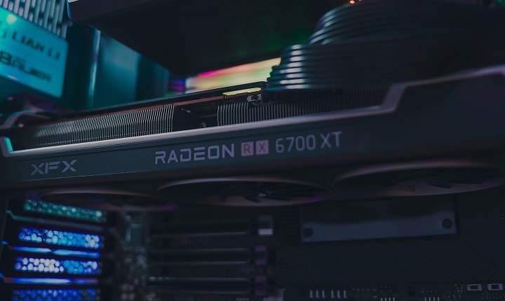 Microsoft i AMD mają połączyć siły w walce z Nvidią o rynek AI - ilustracja #1