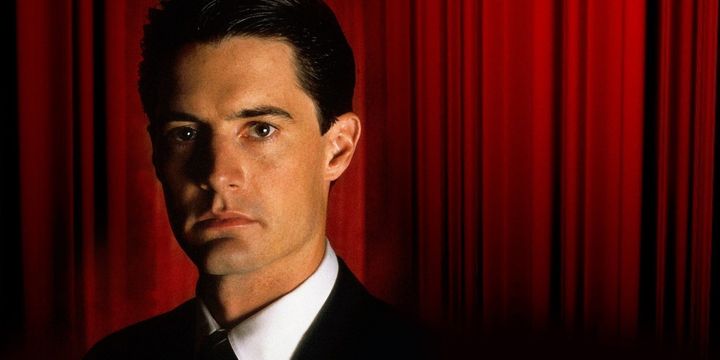 Twin Peaks, David Lynch, Lynch/Frost Productions, 1990 - 35 lat temu zadebiutował jeden z najlepszych i najbardziej przełomowych seriali w historii telewizji. Kultowe Miasteczko Twin Peaks do dziś fascynuje, nie tracąc przy kolejnym seansie - wiadomość - 2025-04-10