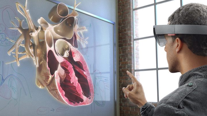 Microsoft rozdawał już granty badawcze, ale to pierwsze na świecie użycie technologii w praktyce kardiologicznej. - Krakowscy chirurdzy wykorzystali technologię HoloLens przy operacji serca - wiadomość - 2018-04-01
