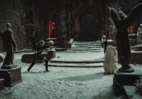 Geralt, Vesemir i Eskel w Kaer Morhen. Nowe zdjęcia z Wiedźmina Netflixa - ilustracja #6