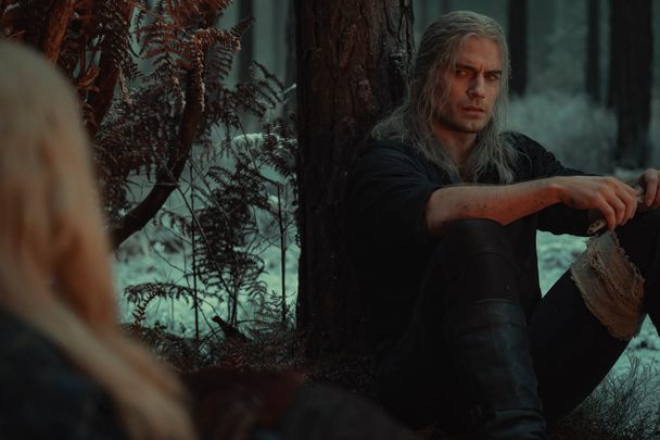 Geralt, Vesemir i Eskel w Kaer Morhen. Nowe zdjęcia z Wiedźmina Netflixa - ilustracja #8