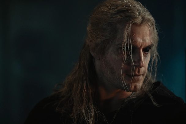 Geralt, Vesemir i Eskel w Kaer Morhen. Nowe zdjęcia z Wiedźmina Netflixa - ilustracja #10
