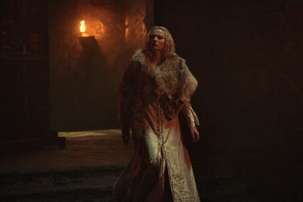Geralt, Vesemir i Eskel w Kaer Morhen. Nowe zdjęcia z Wiedźmina Netflixa - ilustracja #29