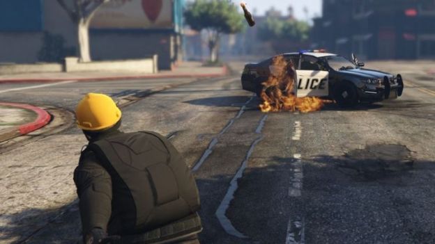 Ulice Los Santos zamieniły się na moment w pole bitwy. - Protestujący z Hongkongu walczą na ulicach w GTA Online - wiadomość - 2019-12-27