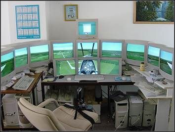 Flight Simulator 2002 + 9 PeCetów + 13 monitorów = komfortowy lot w wirtualnej rzeczywistości - ilustracja #1