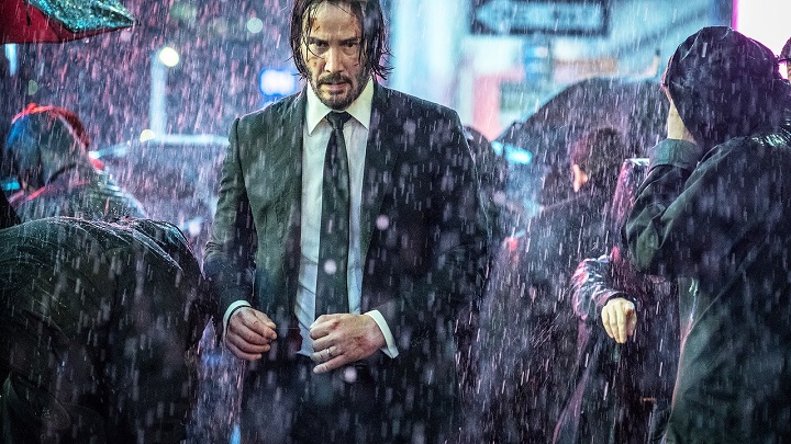 Trzeci John Wick rzuca przeciw tytułowemu bohaterowi całą społeczność elitarnych zabójców, toteż nic dziwnego, że jest tu jeszcze więcej akcji i brutalności niż w poprzednich częściach. / źródło GQ.com. - Krytycy są zgodni: John Wick 3 to doskonałe kino akcji - wiadomość - 2019-05-11