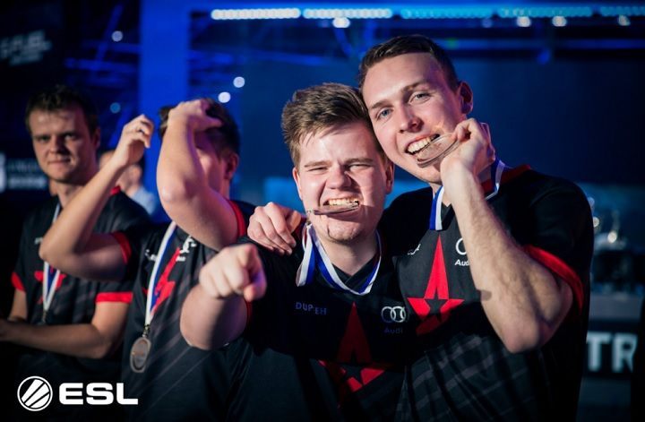 Ekipa Astralis cieszy się z wygranej w turnieju Counter-Strike: Global Offensive / Źródło zdjęcia: IEM. - Intel Extreme Masters Katowice 2017 odwiedziło ponad 100 tys. osób - wiadomość - 2017-03-06