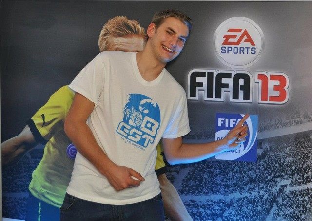 Bartosz „Bartas” Tritt podczas Mistrzostw Polski w FIFA13. - Plotki o FIFA 14, czyli co czeka graczy w tym roku - wiadomość - 2013-04-16