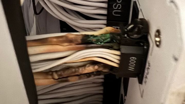 Źródło: u/JohnnyPernik; Reddit - „Kto jeszcze przeżył piekło złącza?”. Spalony RTX 4090 działał do samego końca - wiadomość - 2025-11-17