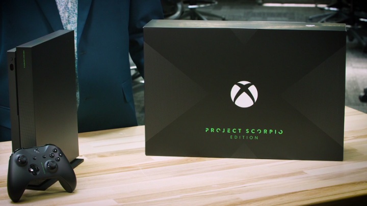 Xbox One X Project Scorpio Edition zostanie zapakowany w eleganckie pudełko nawiązujące pod względem stylistyki do pierwszego Xboksa. - [AKTUALIZACJA] Znamy oficjalną polską cenę Xboksa One X - wiadomość - 2017-08-21