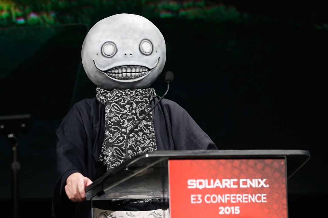 Yoko Taro we własnej osobie. - NieR: Automata – sprzedaż przekroczyła 3,5 miliona egzemplarzy - wiadomość - 2018-12-05