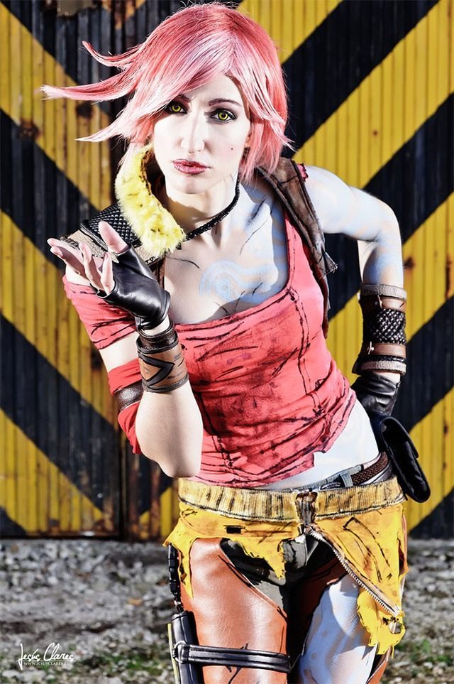 Źródło: Shanoa Nebulaluben - Najlepsze cosplaye - Lilith z Borderlands 2 - wiadomość - 2012-12-17