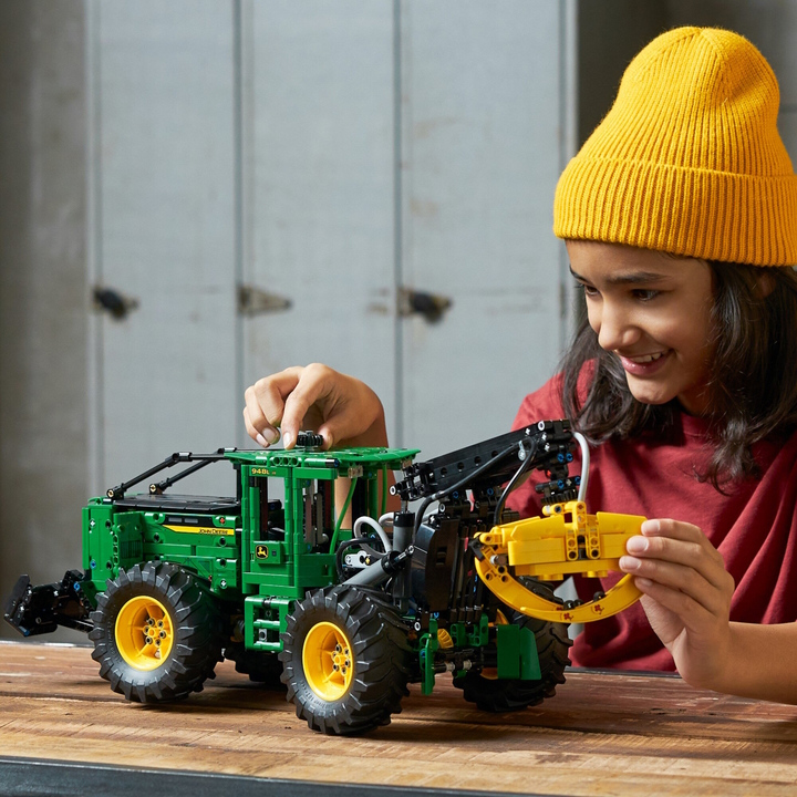 Ten zestaw LEGO nie był nigdy tak tani! Zbuduj jeden z największych pojazdów John Deere - ilustracja #1