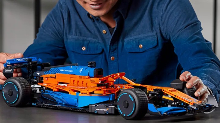 Źródło: LEGO; materiały promocyjne - Spraw sobie własny bolid F1 w domu. McLaren w wersji LEGO złapiesz najtaniej na Amazonie - wiadomość - 2025-06-16