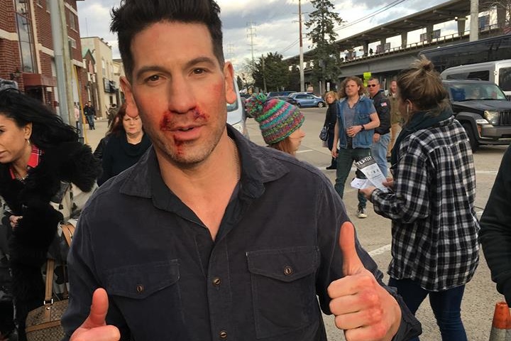 Jon Bernthal na planie drugiej serii The Punisher. Źródło: Facebook Scotta Schmeizera. - Ruszyły zdjęcia do drugiego sezonu serialu The Punisher - wiadomość - 2018-03-12