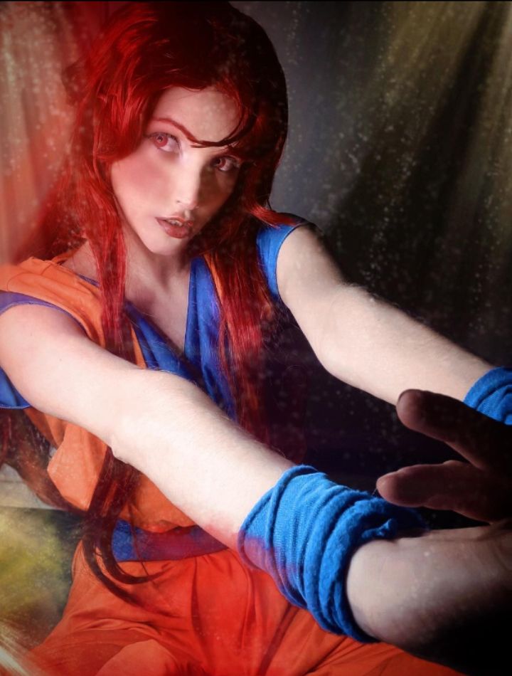 Cosplayerka wcieliła się w żeńską wersję Goku; efekt jest świetny - ilustracja #2