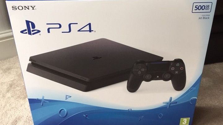 PlayStation 4 Slim będzie bardziej zaokrąglonym PlayStation 4. - PlayStation 4 Slim - ktoś wystawił konsolę na sprzedaż [news zaktualizowany] - wiadomość - 2016-08-22